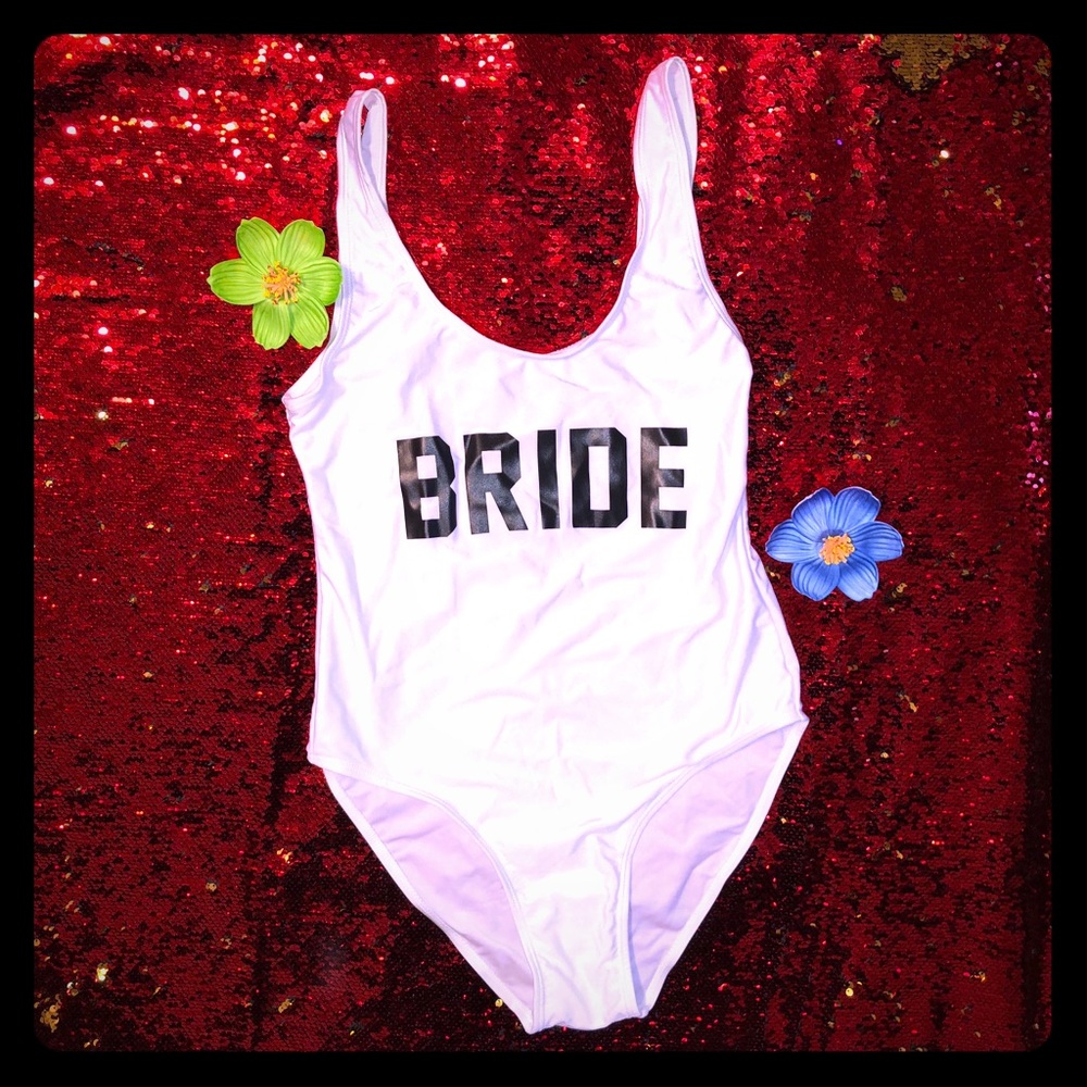 👰🏼 bride 1 piece swimsuit